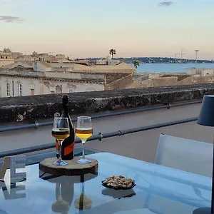la-terrazza-su-ortigia-seaview-apartment.sicilyhotelsitaly.net/