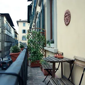 luxury-central-flat-river-view.it-tuscanyhotel.com/